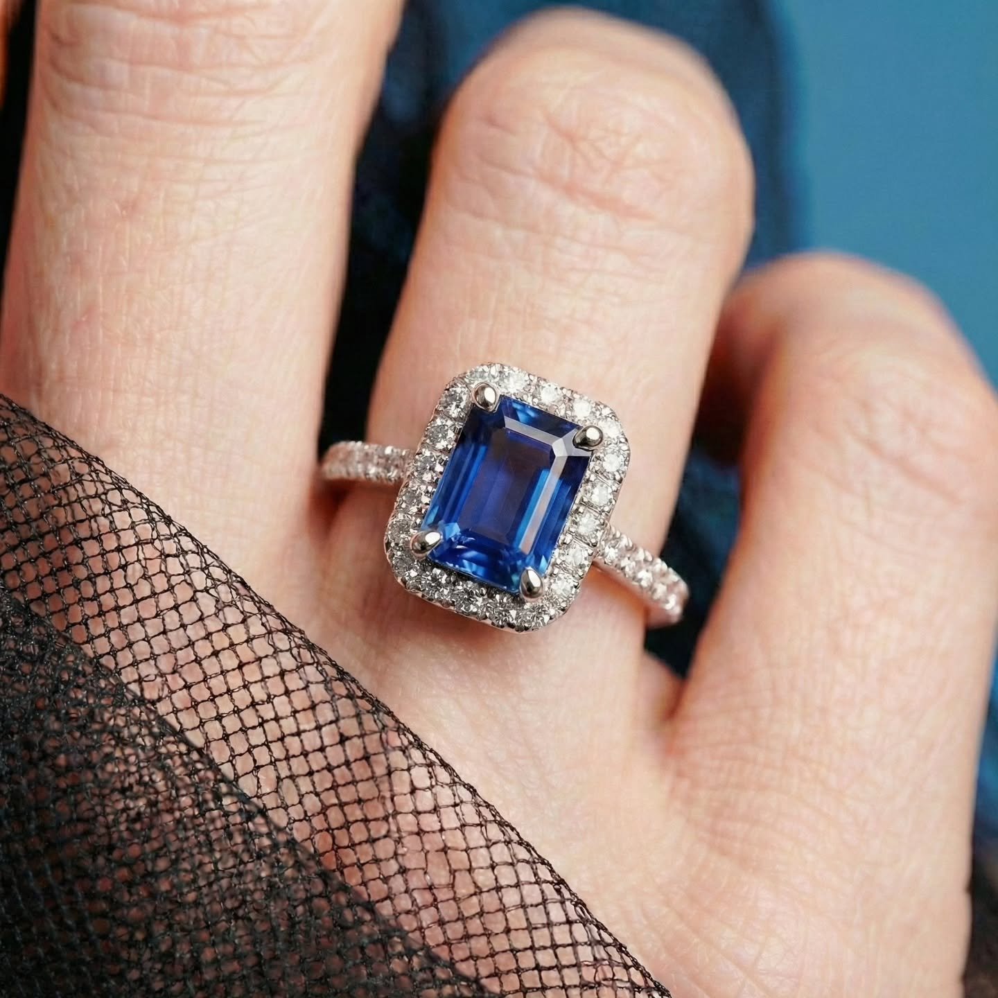 Mavi safir ve pırlanta taşlı Derin Diamond yüzük